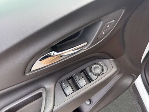 Used 2019 Chevrolet Equinox LT FWD image 8