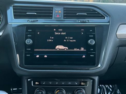 Used 2020 Volkswagen Tiguan SE R-Line image 23