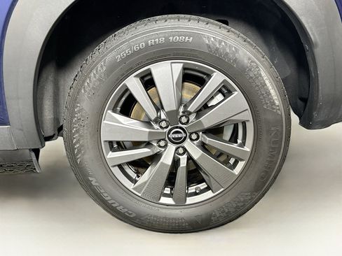 Used 2025 Nissan Pathfinder SV AWD/4WD image 11
