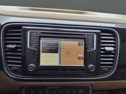 Used 2018 Volkswagen Beetle 2.0T SE w/ SE Premium Package image 27