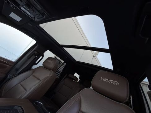 Used 2023 Chevrolet Tahoe High Country AWD/4WD image 28