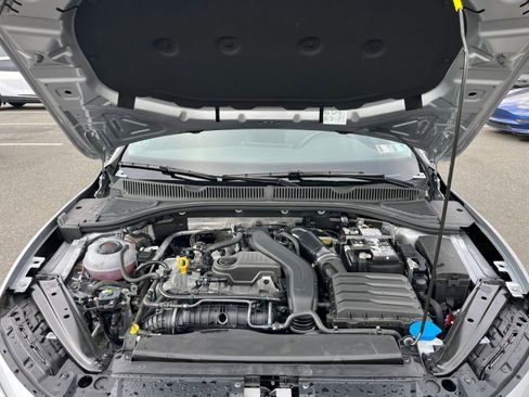 Used 2025 Volkswagen Jetta SE FWD image 33