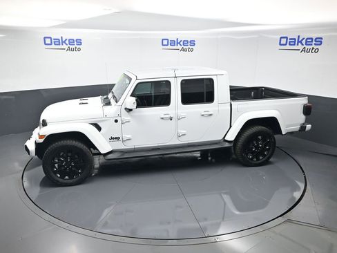 Used 2023 Jeep Gladiator Overland image 49