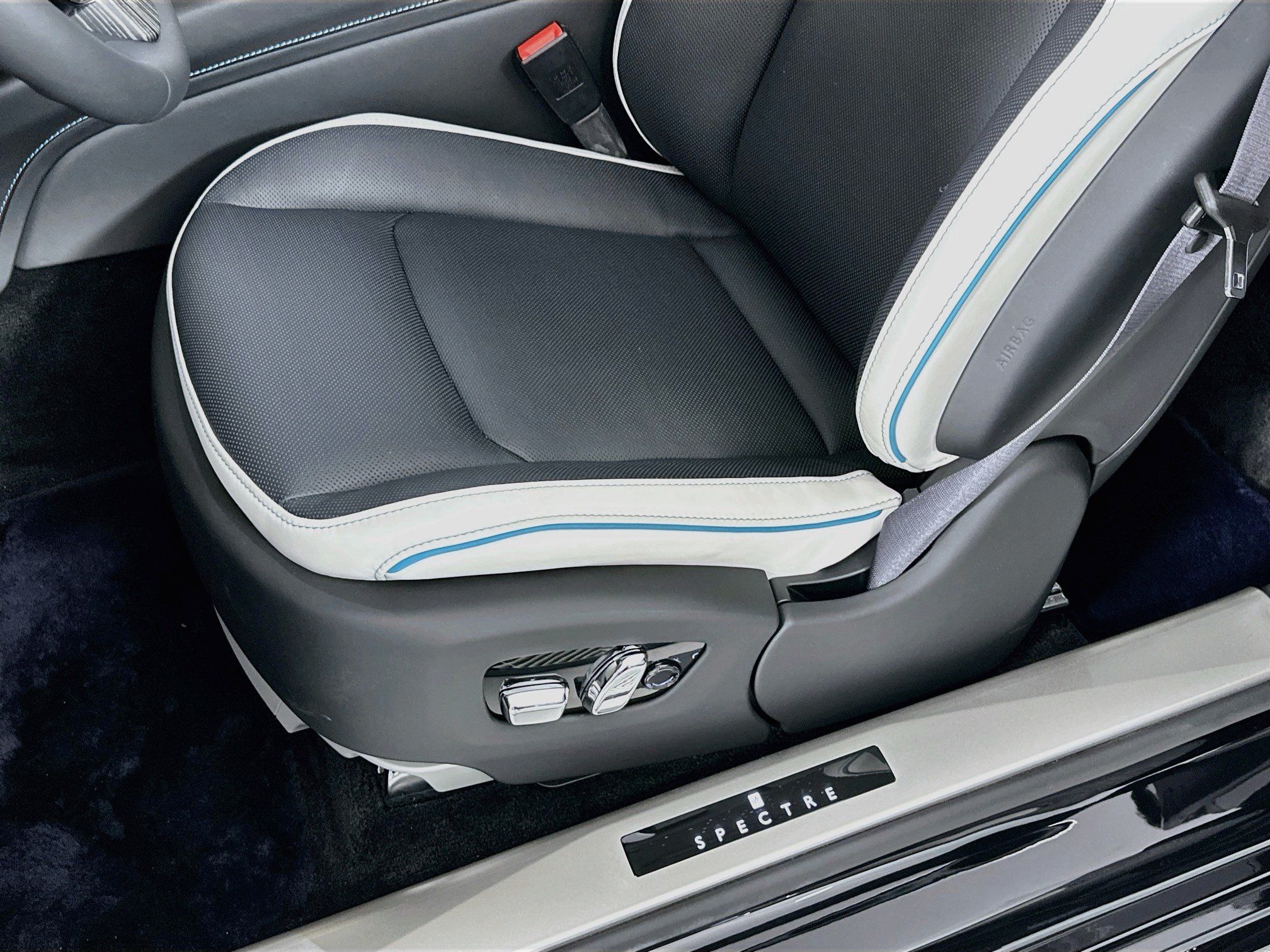 New 2026 Rolls-Royce Spectre w/ Spectre Enhancement Package AWD/4WD image 18