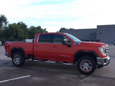 Used 2020 GMC Sierra 2500 SLE w/ SLE Value Package; AWD/4WD image 3