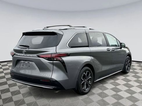 Used 2026 Toyota Sienna Platinum image 2