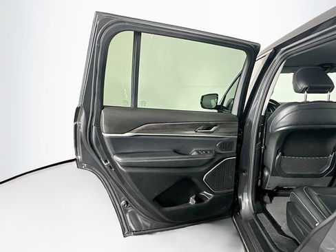 Used 2022 Jeep Grand Cherokee L Limited image 25