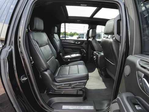 Used 2023 GMC Yukon XL Denali AWD/4WD image 45