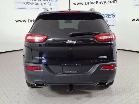 Used 2018 Jeep Cherokee Latitude Plus w/ Cold Weather Group AWD/4WD image 5