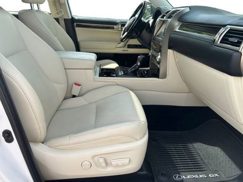 Used 2021 Lexus GX 460 Premium w/ Accessory Package image 17