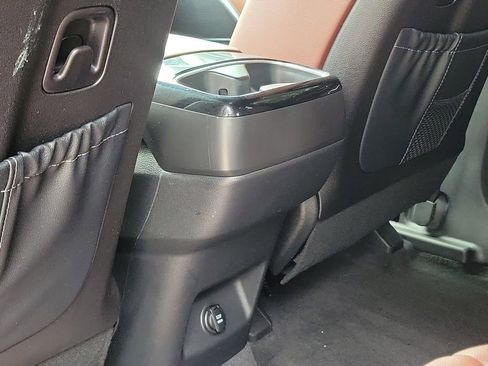 Used 2025 Kia Telluride SX w/ SX Captain's Chair Package AWD/4WD image 19