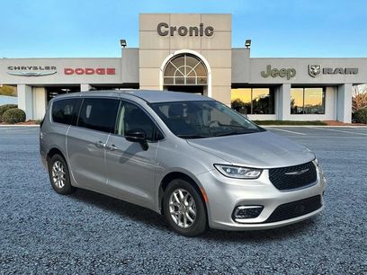 Used 2024 Chrysler Pacifica Touring-L