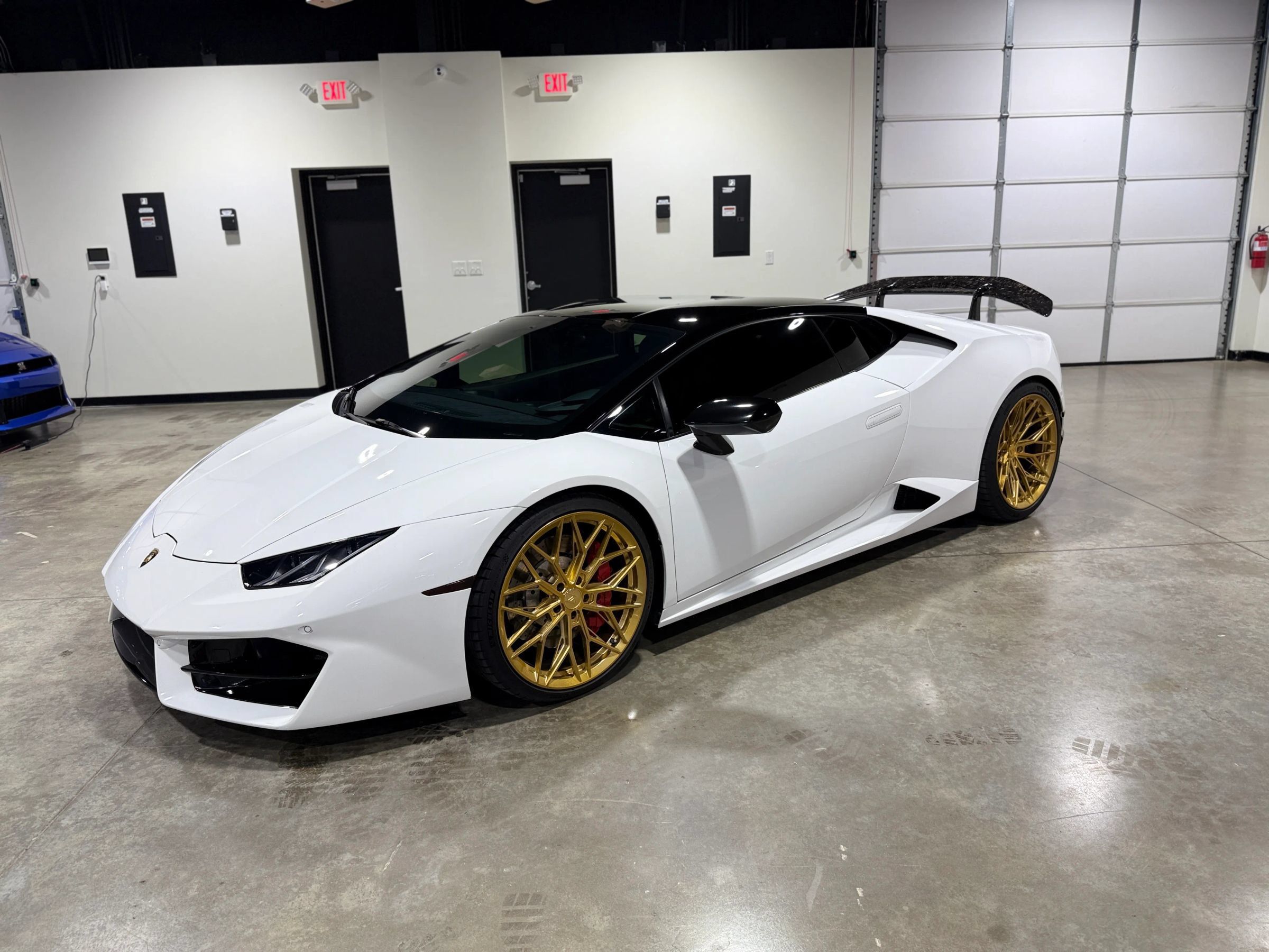 Used 2017 Lamborghini Huracan LP 580-2 RWD image 9