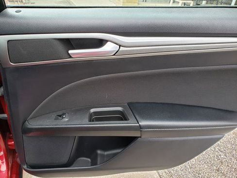 Used 2019 Ford Fusion SE image 18