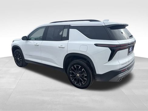 Used 2025 Chevrolet Traverse LT w/ Sun and Wheel Package image 4