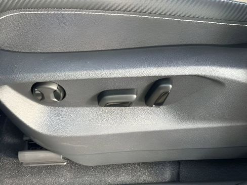 New 2026 Volkswagen Atlas Cross Sport SE image 12