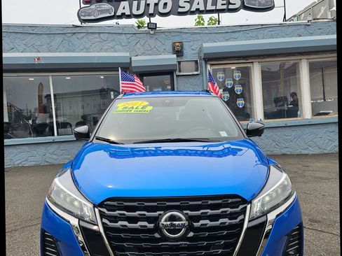 Used 2021 Nissan Kicks SR image 1
