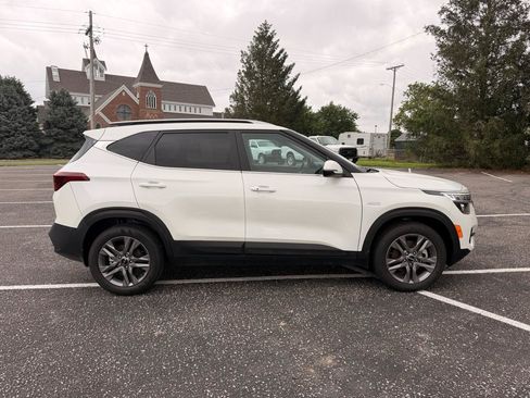 Used 2023 Kia Seltos S w/ Navigation Package AWD/4WD image 9