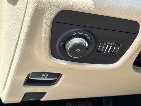 Used 2025 Jeep Grand Cherokee L Limited w/ Luxury Tech Group II AWD/4WD image 24