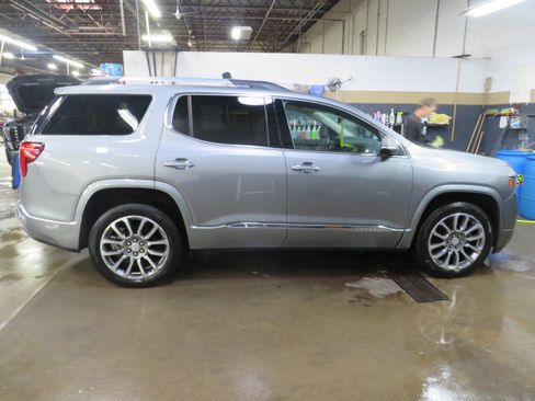 Used 2023 GMC Acadia Denali w/ Denali Ultimate Package AWD/4WD image 7