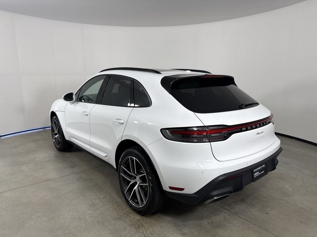 Certified 2025 Porsche Macan AWD/4WD image 3