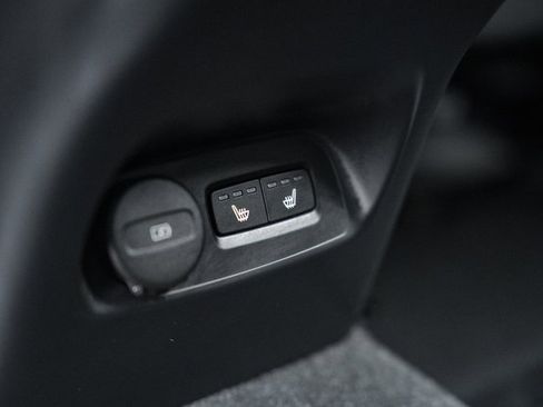 Used 2024 Volvo XC40 B5 Plus w/ Protection Package Premier image 34