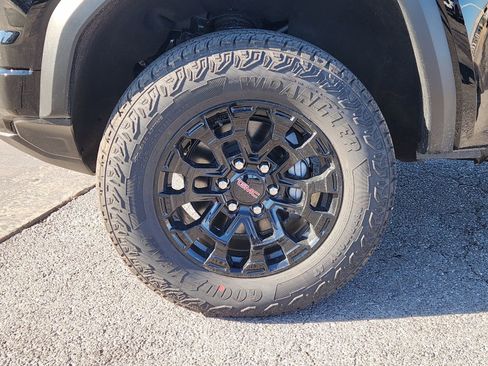 New 2026 GMC Canyon Elevation w/ Convenience Package image 13