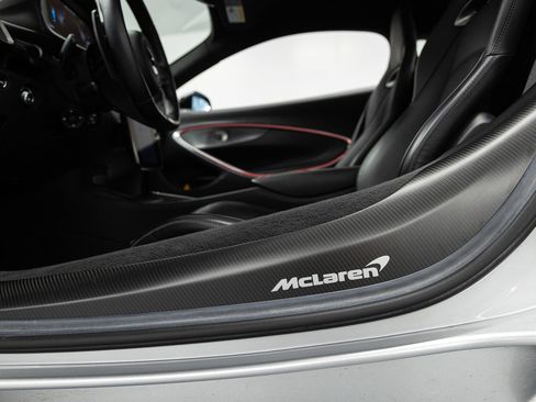 Used 2023 McLaren Artura image 30