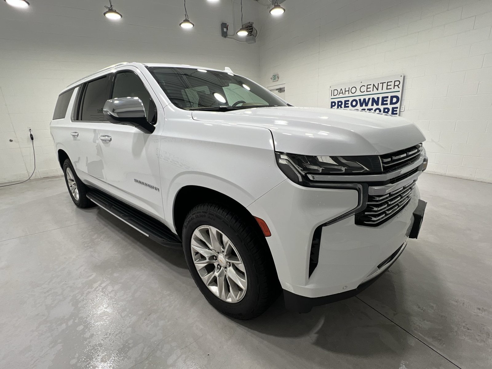Used 2024 Chevrolet Suburban Premier AWD/4WD image 2