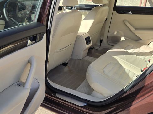 Used 2014 Volkswagen Passat 1.8T SEL Premium image 20