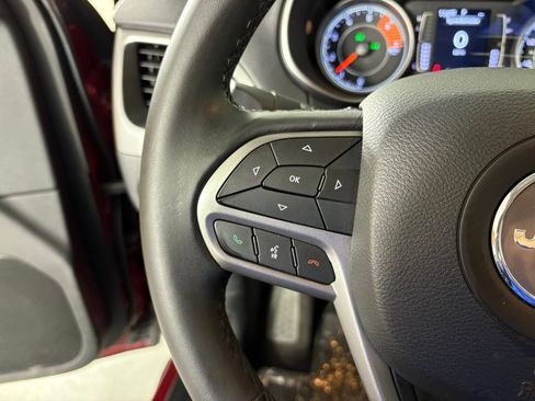 Used 2019 Jeep Cherokee Latitude Plus w/ Comfort/Convenience Group FWD image 20