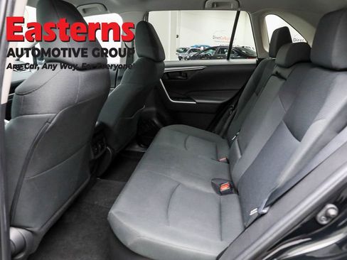 Used 2021 Toyota RAV4 LE image 20