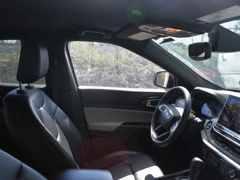 Used 2025 Jeep Compass Limited AWD/4WD image 19
