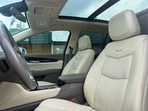 Used 2020 Cadillac XT6 Premium Luxury image 12