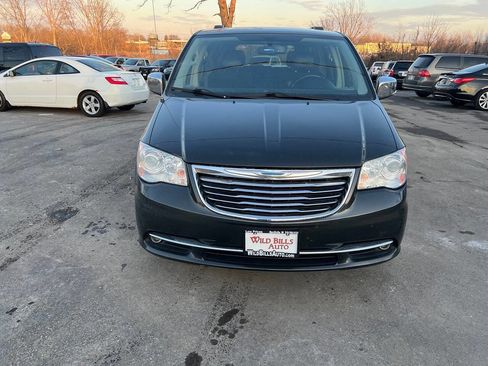 Used 2012 Chrysler Town & Country Limited w/ Luxury Group image 2