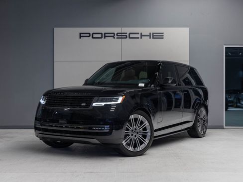 Used 2025 Land Rover Range Rover SE image 1