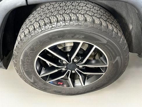 Used 2020 Jeep Grand Cherokee Trailhawk w/ Trailhawk Luxury Group image 11