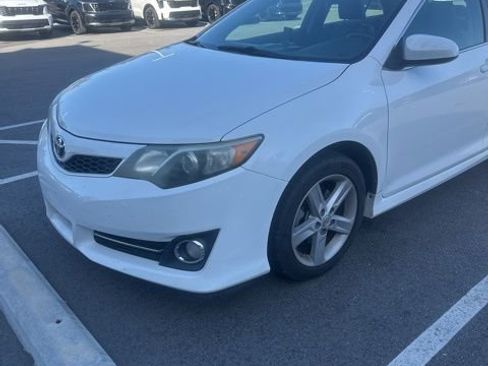 Used 2013 Toyota Camry SE image 2