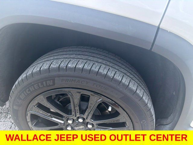 Used 2023 GMC Acadia SLT w/ Elevation Edition FWD image 13