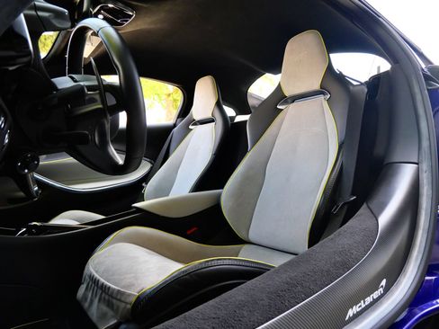 Used 2023 McLaren Artura RWD image 22