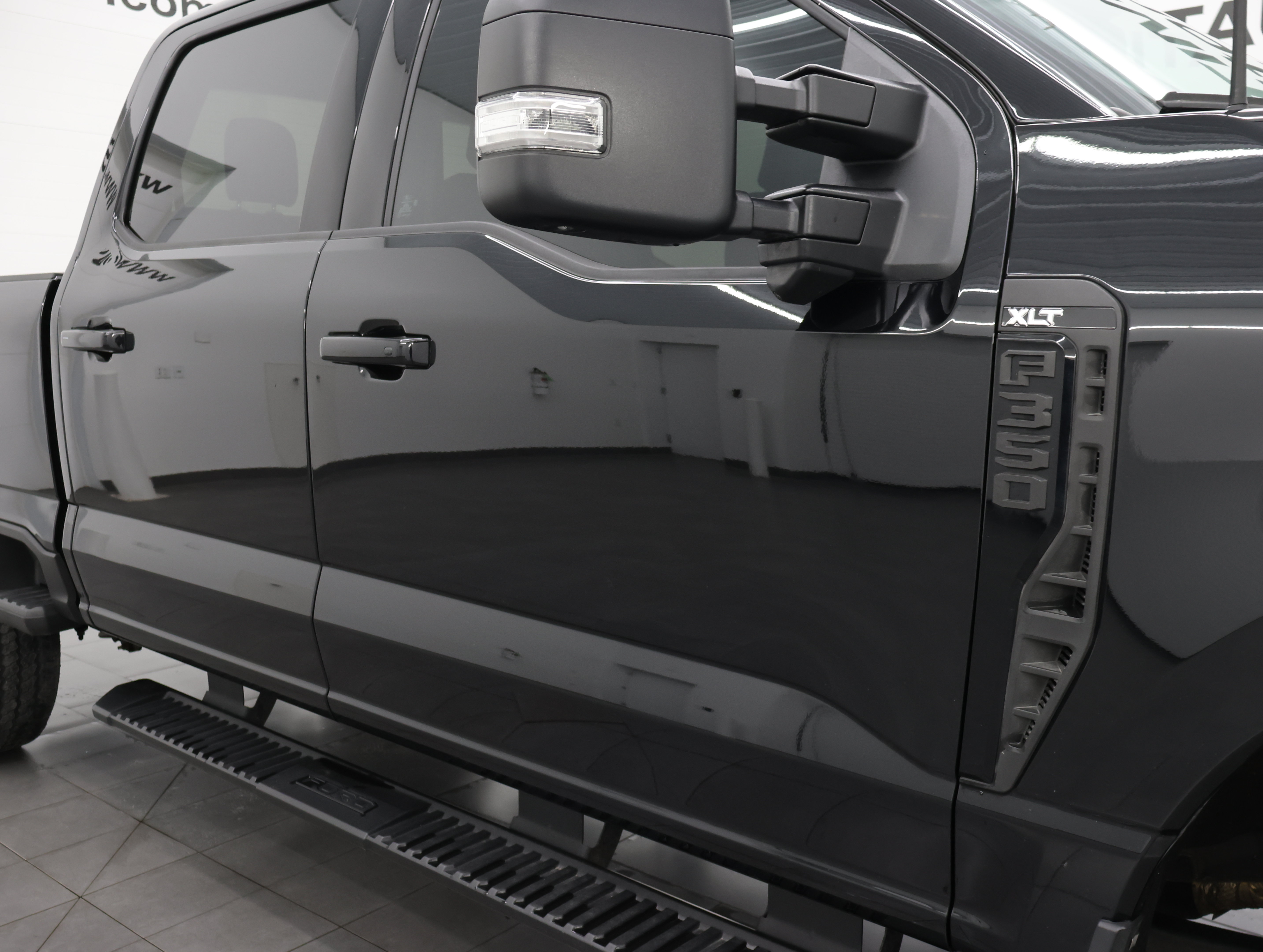 Used 2023 Ford F350 XLT w/ XLT Premium Package AWD/4WD image 27