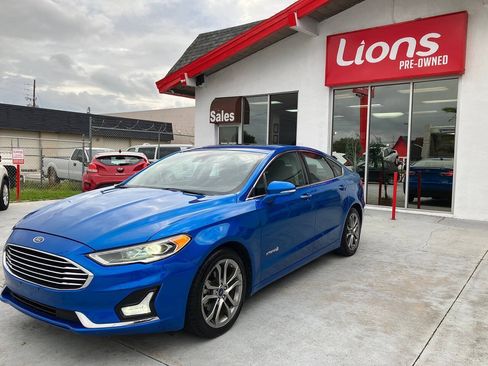 Used 2019 Ford Fusion Titanium FWD image 2