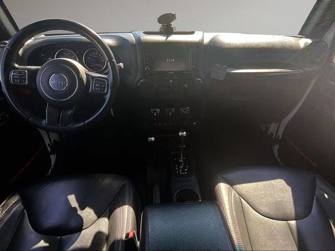 Used 2017 Jeep Wrangler Unlimited Rubicon AWD/4WD image 8