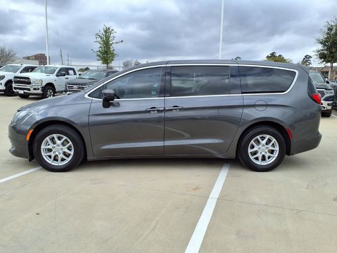 Used 2019 Chrysler Pacifica LX FWD image 9