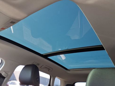 New 2026 Volkswagen Taos SE image 10