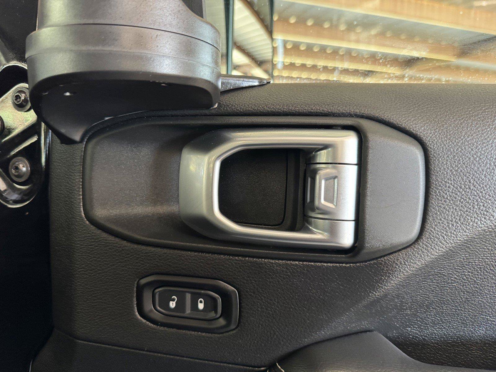 Used 2020 Jeep Gladiator Overland AWD/4WD image 41