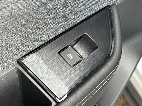 Certified 2023 Nissan Rogue SV image 30