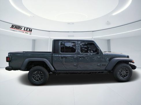 New 2026 Jeep Gladiator Sport image 2