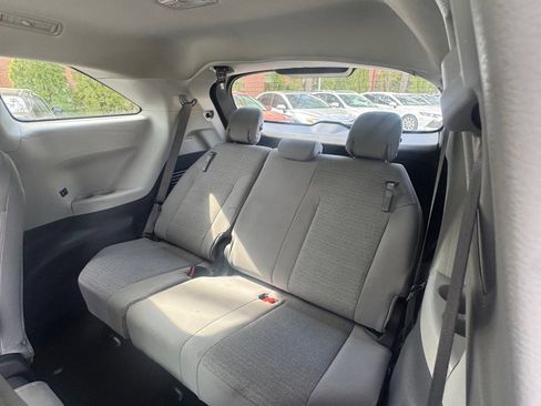 Used 2022 Toyota Sienna LE FWD image 11
