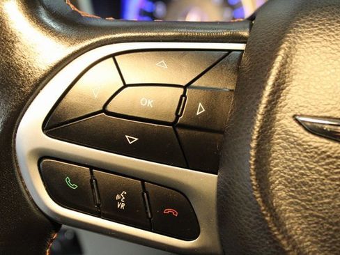 Used 2018 Chrysler Pacifica Touring-L image 16